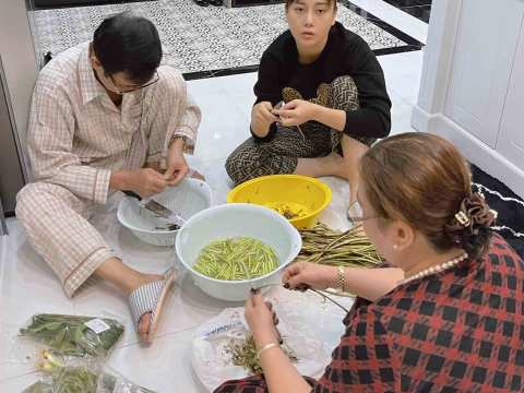 Thèm Món Canh Rẻ Tiền, “quỳnh Búp Bê” Mất Nguyên Buổi Sáng Vào Bếp, Mặt Thẫn Thờ Nấu ăn