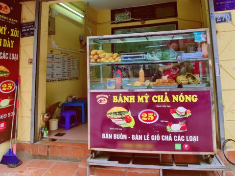 Hàng Bánh Mì ‘chỉ Có Chả Vẫn Hút Khách’ Khu Quân Nhạc