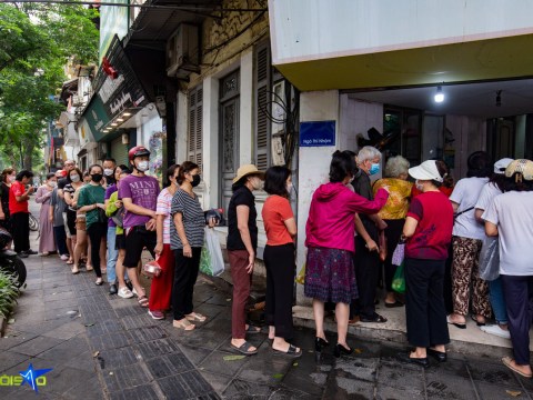 Xếp Hàng Từ 6h30 Mua Bánh Trôi, Chay Dịp Tết Hàn Thực