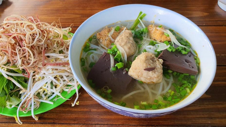 Bún bò Huế, ăn đâu cũng thấm