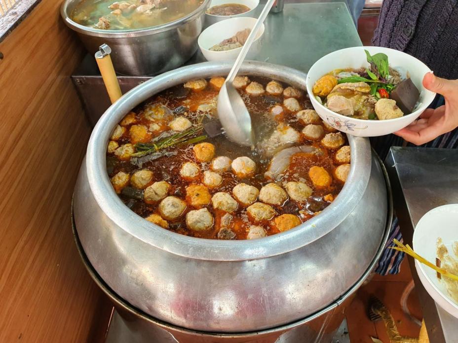 Bún bò Huế, ăn đâu cũng thấm