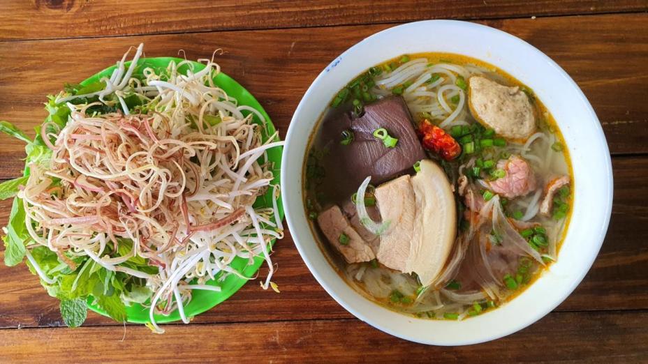 Bún bò Huế, ăn đâu cũng thấm