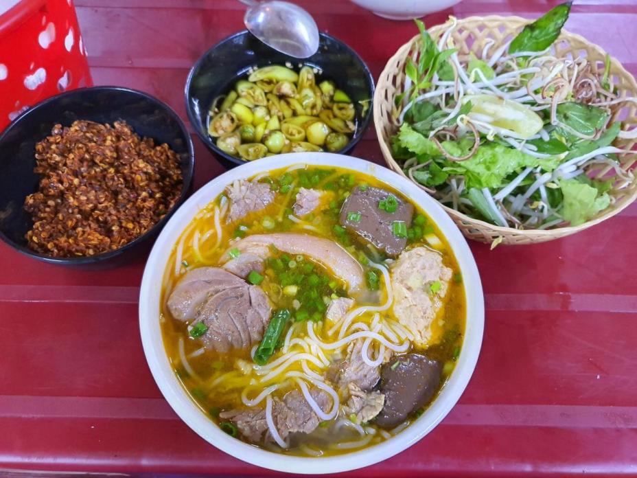 Bún bò Huế, ăn đâu cũng thấm