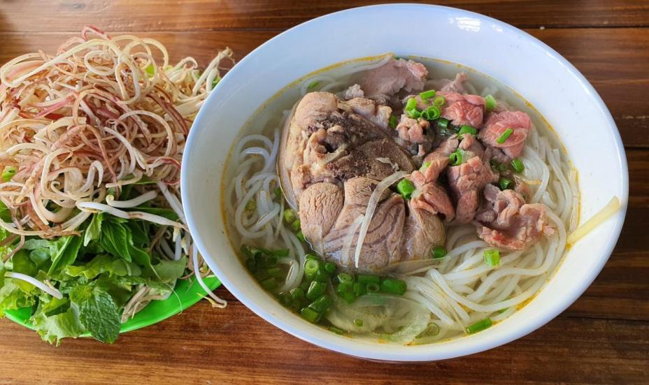 Bún bò Huế, ăn đâu cũng thấm