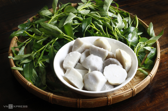 Canh rạm khoai sọ rau muống