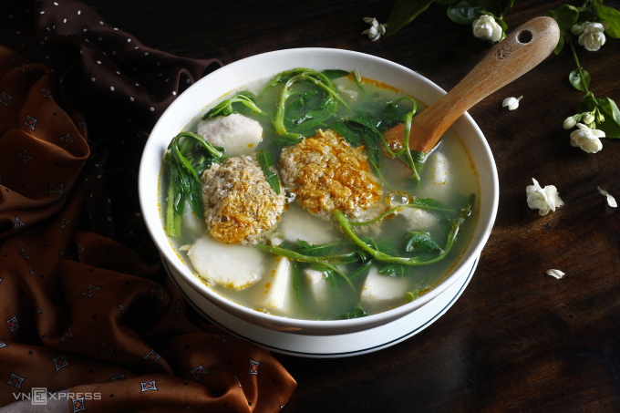 Canh rạm khoai sọ rau muống