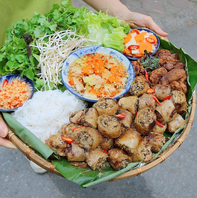 Cuối tuần làm mẹt bún chả, nem cua bể kiểu này thơm nức mũi, cả nhà ăn không còn một miếng