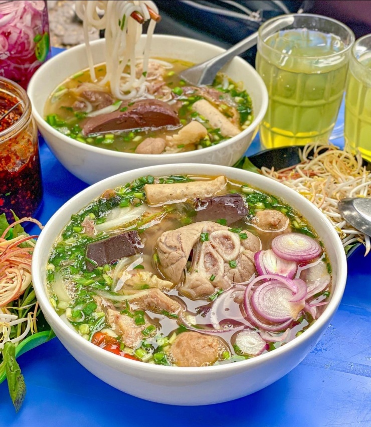 Top 5 quán bún bò Huế ngon ở Hà Nội, thực khách 'trung thành' suốt bao năm